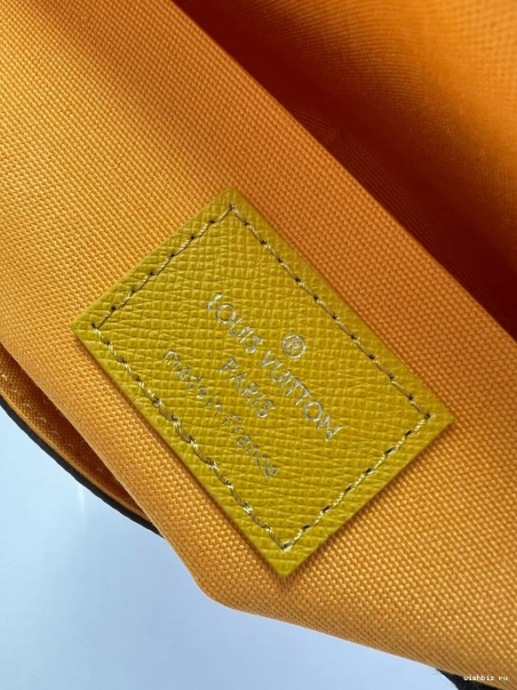 WIS FÉLICIE VUITTON POCHETTE LOUIS 0124